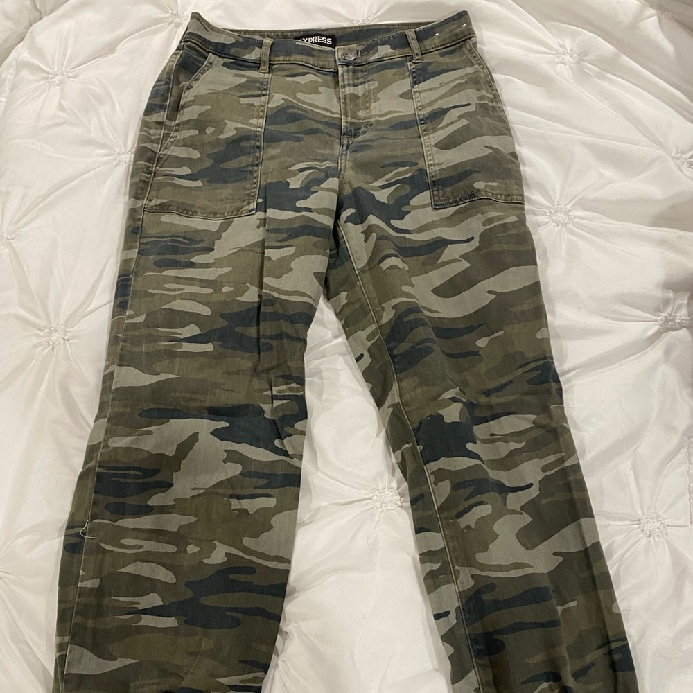 Camo joggers, size 4